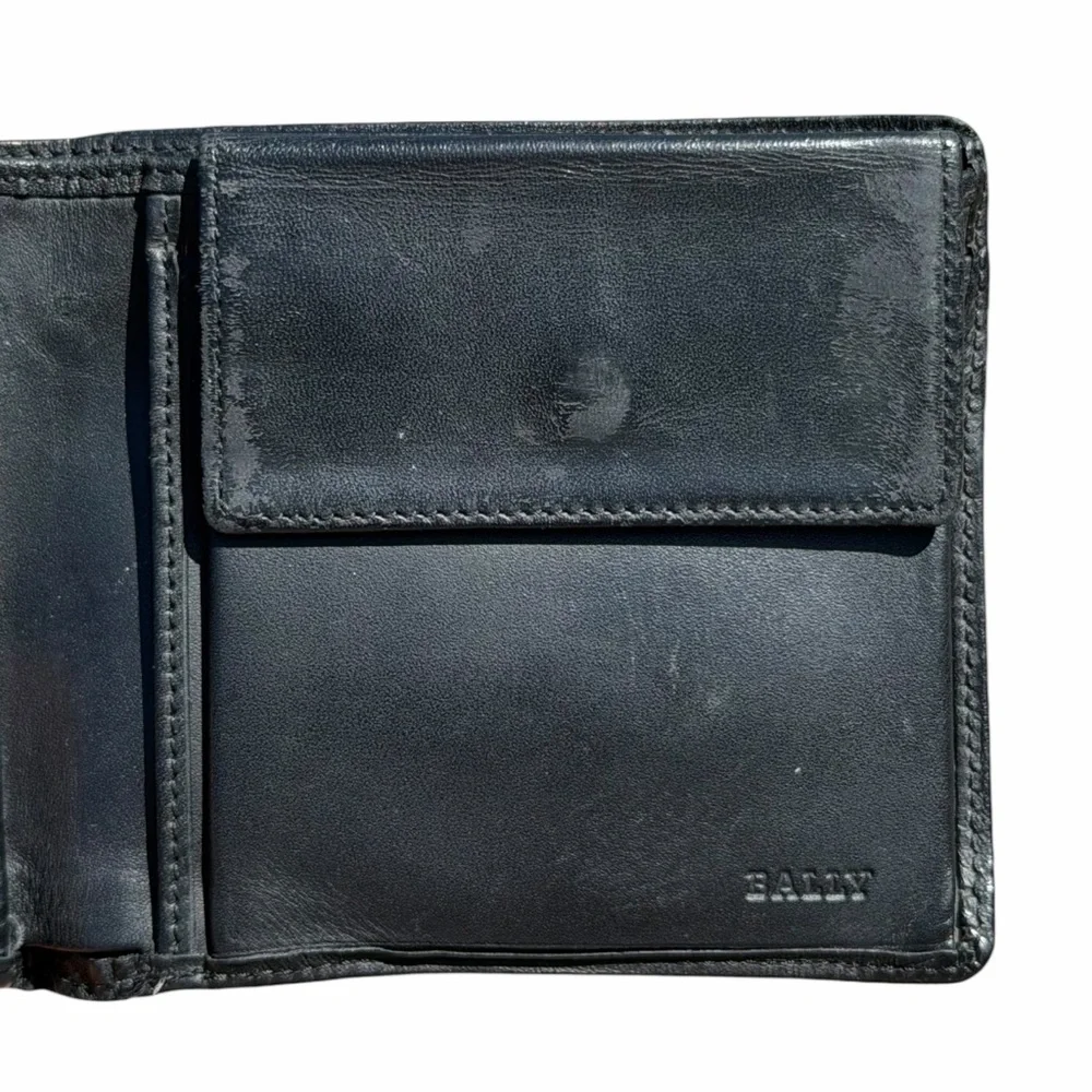 Bally Black Leather Bifold Wallet Classic Logo Minimalist Quiet Luxury Neutral